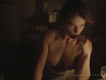 Nude girl lucieoude_ image #2624110