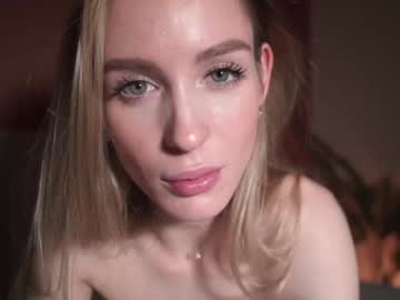 Nude girl smiling_princess image #3390217