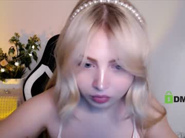 Nude girl shy_blondiee image #3713568