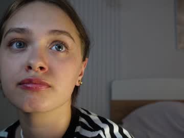 evi_woow nude cam