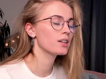 Nude girl linellali image #2730081