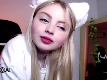 Nude girl shy_blondiee image #3697602
