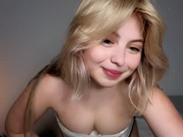 Nude girl shy_blondiee image #5228877