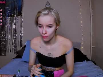 emmwats nude cam