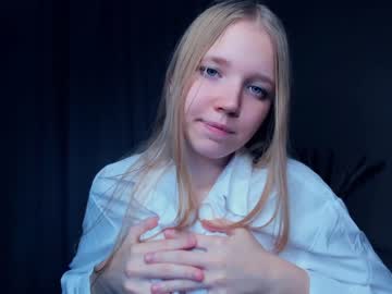 Nude girl hug_honestly image #5765198