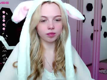 Nude girl small_blondee image #4195474