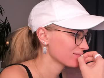 Nude girl linellali image #2722709